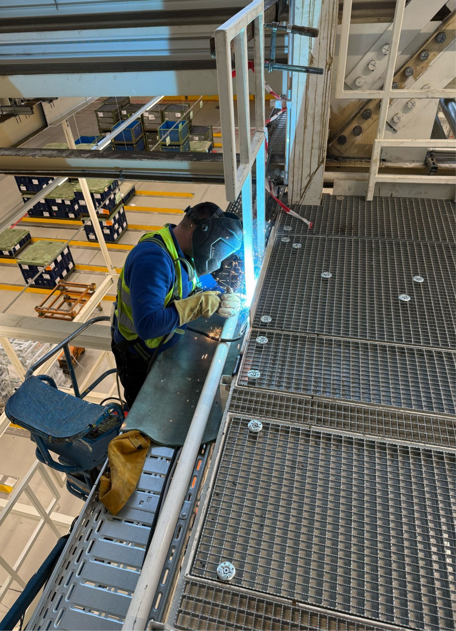 Industrielles Podest als Stahlkonstruktion